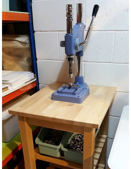 Ösen zum Aufhängen von Yoga- und Meditationsmatten (2 pro Matte) - Yogazubehör - MundoYoga Yoga Shop, spezialisiert auf Yoga Ösen zum Aufhängen von Yoga- und Meditationsmatten (2 pro Matte) - Yogazubehör - MundoYoga Yoga Shop, spezialisiert auf Yoga