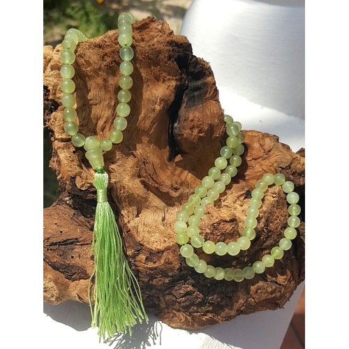 Mala aus hellgrüner Jade, 6 mm