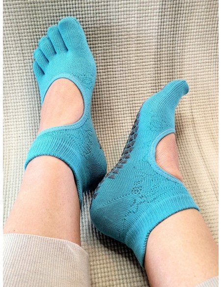 Non-slip yoga socks: an essential accessory for a safe practice - MundoYoga Yoga Shop Specializing in Yoga
