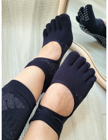 Calcetines de yoga antideslizantes: un complemento esencial para una práctica segura - MundoYoga Tienda Especializada en Yoga