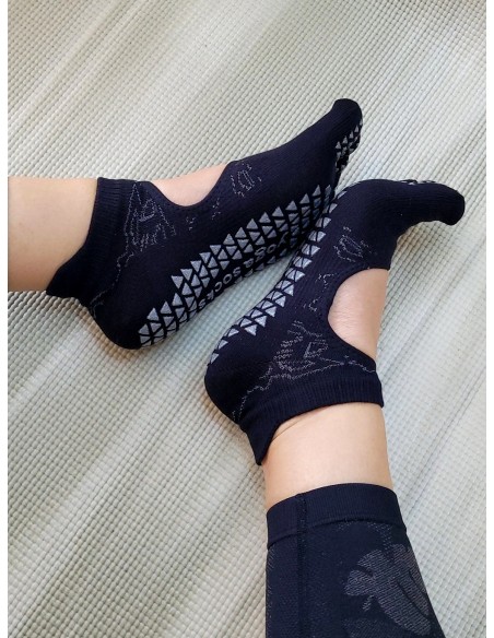 Calcetines de yoga antideslizantes: un complemento esencial para una práctica segura - MundoYoga Tienda Especializada en Yoga