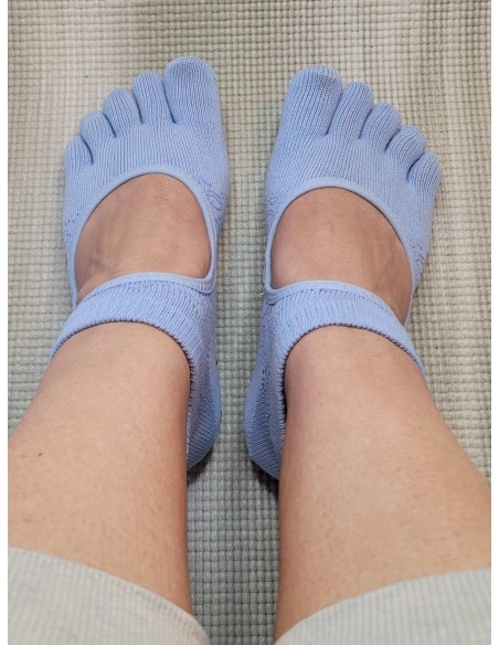 Calcetines de yoga antideslizantes: un complemento esencial para una práctica segura - MundoYoga Tienda Especializada en Yoga