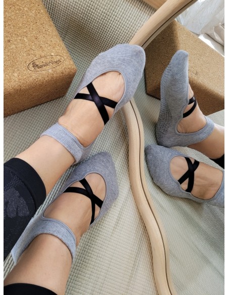 Non-slip Yoga and Pilates socks “Dance”, Grey - MundoYoga Yoga Shop Specializing in Yoga