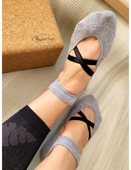 Non-slip Yoga and Pilates socks “Dance”, Grey - MundoYoga Yoga Shop Specializing in Yoga