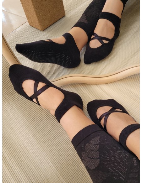 Non-slip Yoga and Pilates socks “Dance”, Black - MundoYoga Yoga Shop Specializing in Yoga