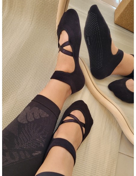 Non-slip Yoga and Pilates socks “Dance”, Black - MundoYoga Yoga Shop Specializing in Yoga
