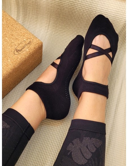 Non-slip Yoga and Pilates socks “Dance”, Black - MundoYoga Yoga Shop Specializing in Yoga
