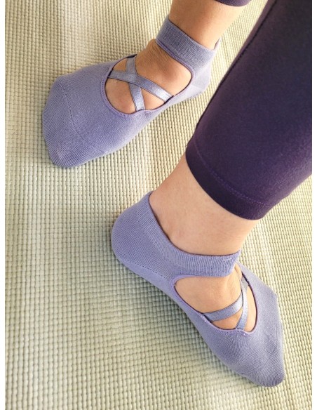 Non-slip Yoga and Pilates socks “Dance”, Violet - MundoYoga Yoga Shop Specializing in Yoga