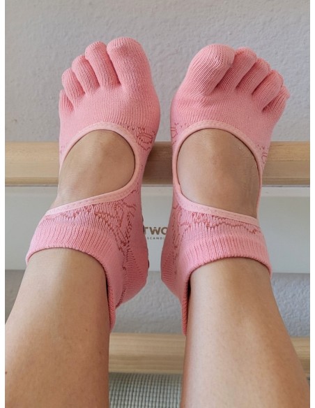 Non-slip yoga socks: an essential accessory for a safe practice - MundoYoga Yoga Shop Specializing in Yoga