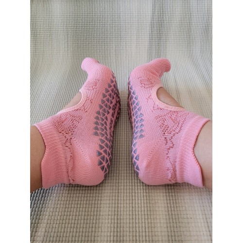 Non-slip yoga socks: an essential accessory for a safe practice - MundoYoga Yoga Shop Specializing in Yoga