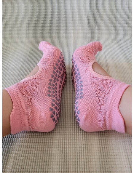 Non-slip yoga socks: an essential accessory for a safe practice - MundoYoga Yoga Shop Specializing in Yoga